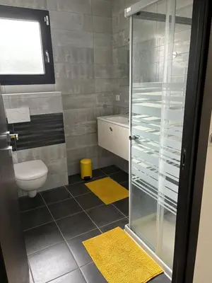 Salle de bains dans l'établissement Studio proche Vienne 38200