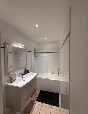 Salle de bains dans l'établissement Le cosy Cusset