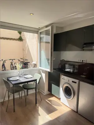 Cuisine ou kitchenette dans l'établissement Le Jungle