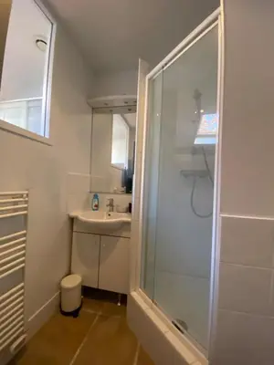 Salle de bains dans l'établissement Lovely studio in the 9th arrondissement near the quays