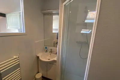 Salle de bains dans l'établissement Lovely studio in the 9th arrondissement near the quays