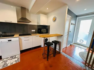 Cuisine ou kitchenette dans l'établissement Chez Auguste - charmant studio 3 étoiles