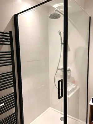 Salle de bains dans l'établissement Maison Auros