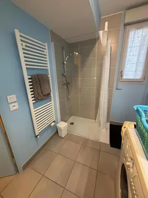 Salle de bains dans l'établissement 2 bedrooms, air conditioning, garage, metro