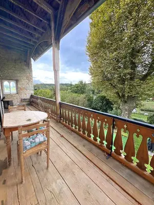 Balcon ou terrasse dans l'établissement Superbe maison en pierre