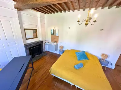 Cuisine ou kitchenette dans l'établissement Superbe maison en pierre