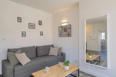 Coin salon dans l'établissement Le Pipet - T2 avec terrasse, vue, à deux pas du théâtre antique