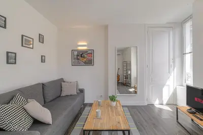 Coin salon dans l'établissement Le Pipet - T2 avec terrasse, vue, à deux pas du théâtre antique