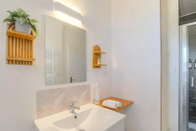 Salle de bains dans l'établissement Le Pipet - T2 avec terrasse, vue, à deux pas du théâtre antique