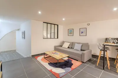 Coin salon dans l'établissement Le Siméon - T2 plein pied, cosy, au cœur de la zone piétonne