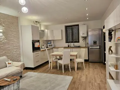 Cuisine ou kitchenette dans l'établissement Spacious & Cozy - 3 Bedrooms