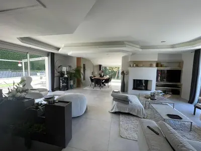 Coin salon dans l'établissement Villa familiale à 20 mn de Lyon