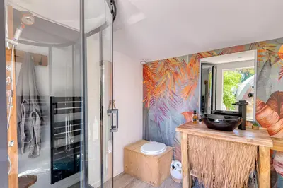 Salle de bains dans l'établissement BOHO LODGE - Nuit insolite - Romantique & Spa