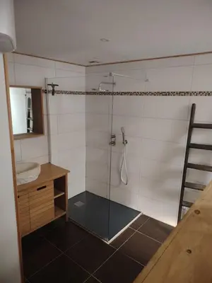 Salle de bains dans l'établissement La Casa Beaujolaise