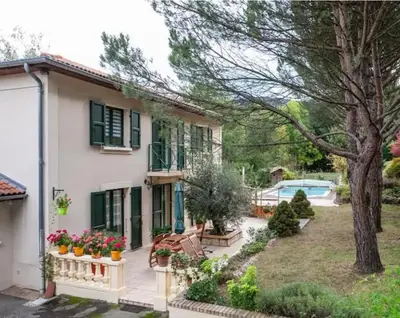 Piscine de l'établissement Maison familiale campagne piscine forêt ou située à proximité