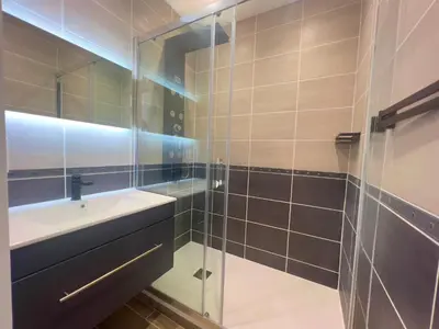 Salle de bains dans l'établissement Le VIP