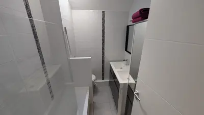 Salle de bains dans l'établissement Duplex avec Parking