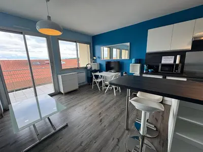 Cuisine ou kitchenette dans l'établissement L'azur cosy studio Meyzieu