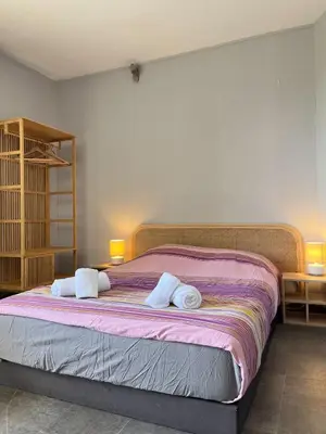 Un ou plusieurs lits dans un hébergement de l'établissement One Bedroom Apartment Centre Lyon Free Private Parking