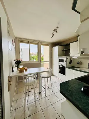Cuisine ou kitchenette dans l'établissement T3 lumineux, parking privé, calme, jolie vue