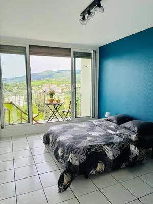 Un ou plusieurs lits dans un hébergement de l'établissement T3 lumineux, parking privé, calme, jolie vue