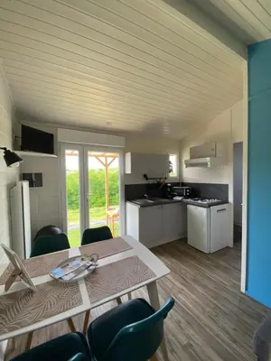Cuisine ou kitchenette dans l'établissement Cadoles du Domaine de Croifolie