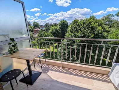 Balcon ou terrasse dans l'établissement T2 au calme, balcon, proche métro, parking gratuit