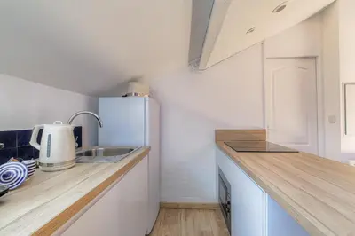 Cuisine ou kitchenette dans l'établissement IDÉAL Pro & Couples - Calme- Dernier Etage - Cité des Affaires