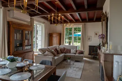 Coin salon dans l'établissement Villa Saint-Lager - Séjour de charme au cœur du Beaujolais
