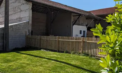 Jardin de l'établissement La Maison de Pérouges