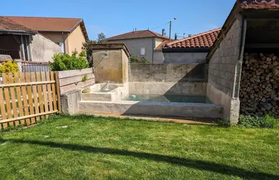 Jardin de l'établissement La Maison de Pérouges