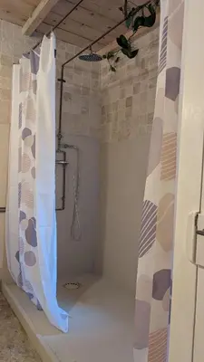 Salle de bains dans l'établissement La Maison de Pérouges