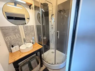 Salle de bains dans l'établissement Studio 4 personnes à 3 min du Metro B - Aux portes de Lyon