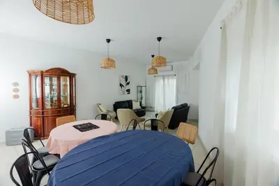 Coin salon dans l'établissement Maison avec jacuzzi