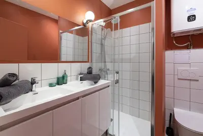 Salle de bains dans l'établissement Let's- 2 and 1 - Sweet Voltaire