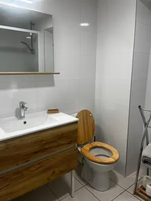 Salle de bains dans l'établissement Le Balcon Beaujolais