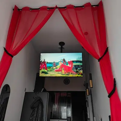 Télévision ou salle de divertissement dans l'établissement Romantic Apartment Le Red Diamond