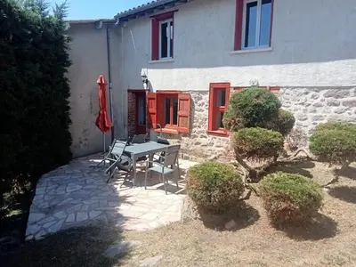 Jardin de l'établissement Maison en pisé