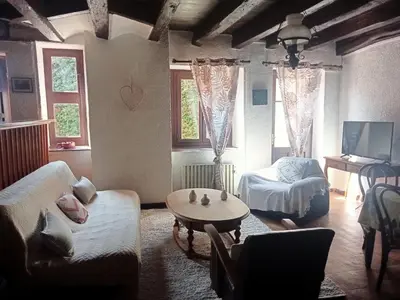 Coin salon dans l'établissement Maison en pisé