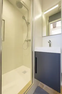 Salle de bains dans l'établissement Étoile du Vieux-Lyon AC Netflix