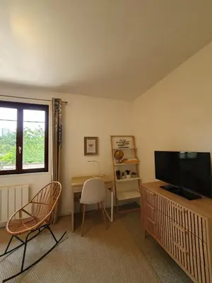 Télévision ou salle de divertissement dans l'établissement Studio chaleureux proche métro B