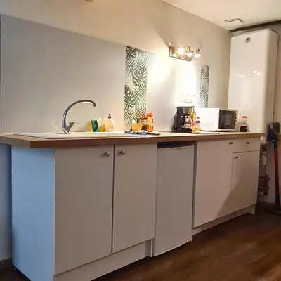 Cuisine ou kitchenette dans l'établissement Le Petit Nid