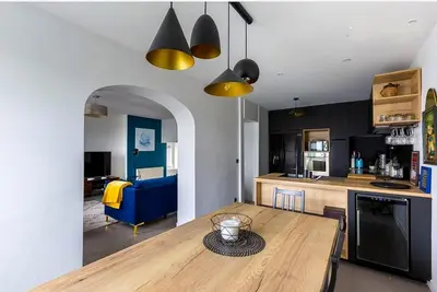 Cuisine ou kitchenette dans l'établissement Le Collonges - Spacieux Pied à Terre proche Lyon