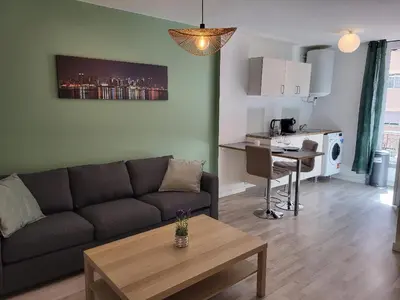 Cuisine ou kitchenette dans l'établissement Rénové, calme, Parking gratuit