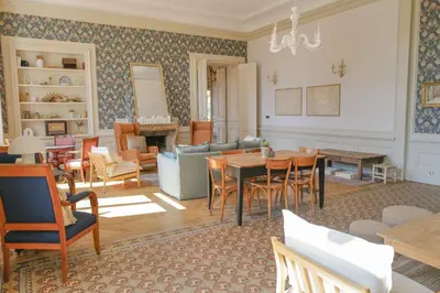 Coin salon dans l'établissement Château du Bost, 21 personnes, piscine, Beaujolais, Blacé proche Lyon