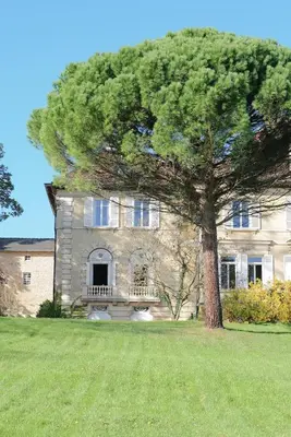 Jardin de l'établissement Château du Bost, 21 personnes, piscine, Beaujolais, Blacé proche Lyon
