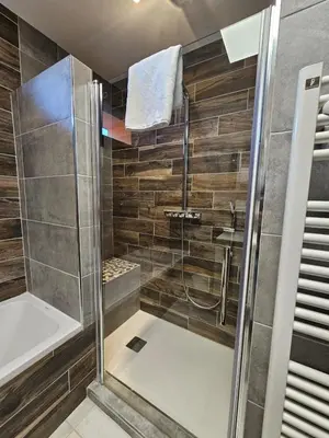 Salle de bains dans l'établissement 4 chambres - 200m2 - Parking - Jardin
