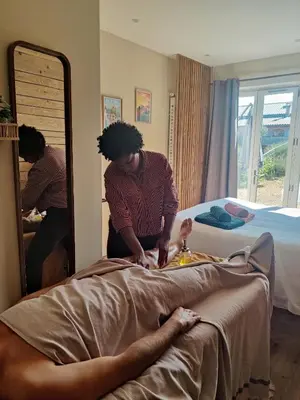 Un ou plusieurs lits dans un hébergement de l'établissement Le Petit Oingt de Paradis Chambre d'hôtes