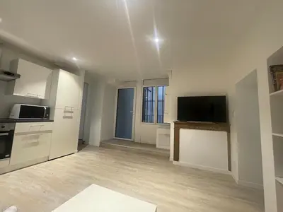 Cuisine ou kitchenette dans l'établissement Un charmant appartement bien équipé