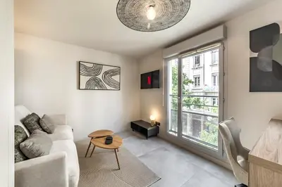 Télévision ou salle de divertissement dans l'établissement Studio Madison Valmy